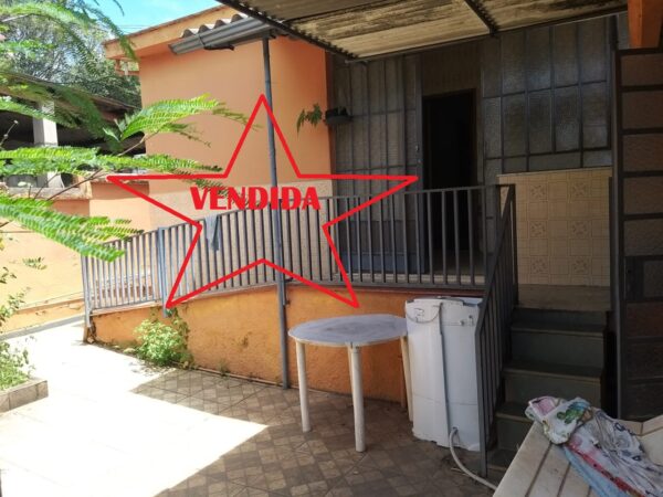 Casa com barracão no Esplanada AMC126  (VENDIDA)