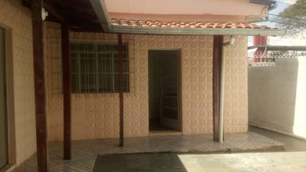 Casa com barracão no bairro Concórdia AMC158