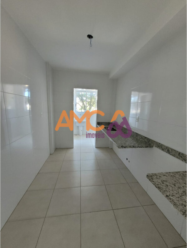 Apartamento 2 qts no bairro Floresta AMC402