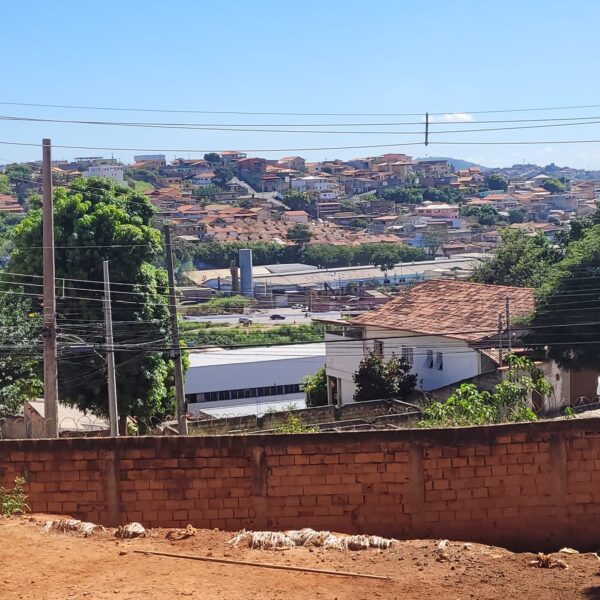 Terreno plano no melhor ponto do bairro Goiânia AMC561